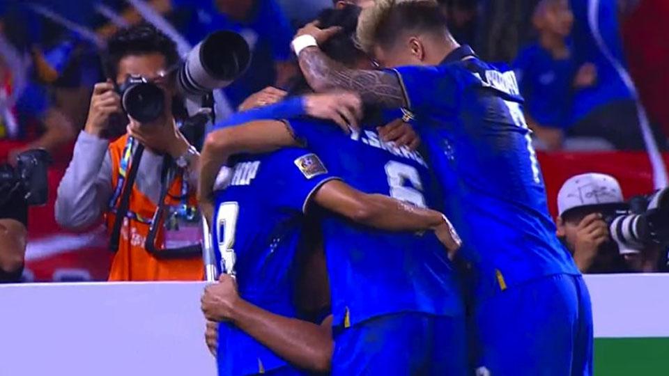 Pemain%20Thailand%20melakukan%20selebrasi%20setelah%20Siroch%20Chatthong%20berhasil%20mencetak%20gol%20ke%20gawang%20Indonesia.
